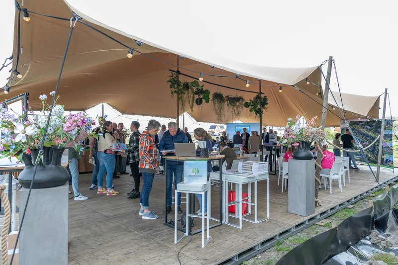 Drukbezochte verkoopdag Hofstee en Leonore